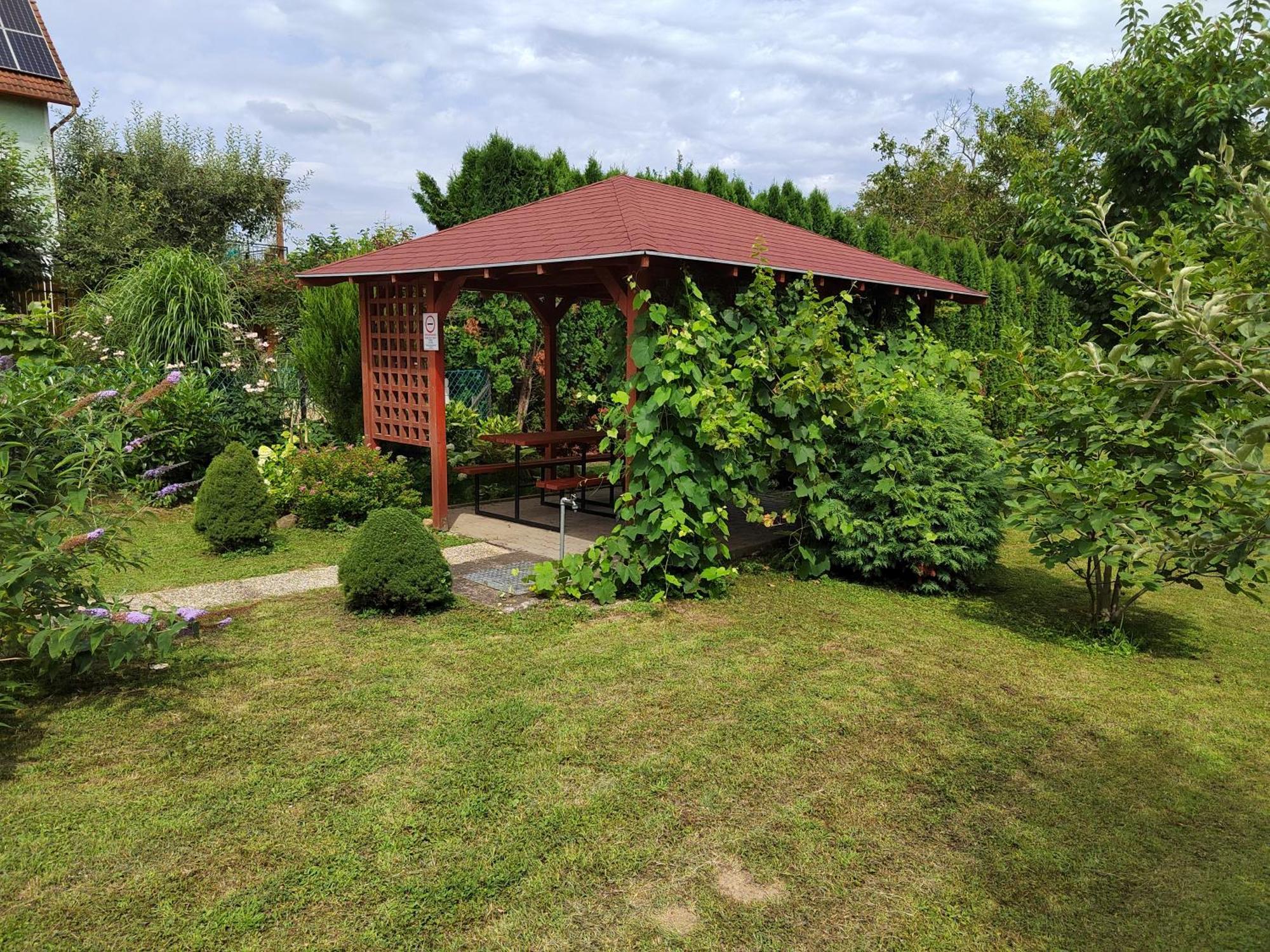 Villa Viktoria เฮวิซ ภายนอก รูปภาพ